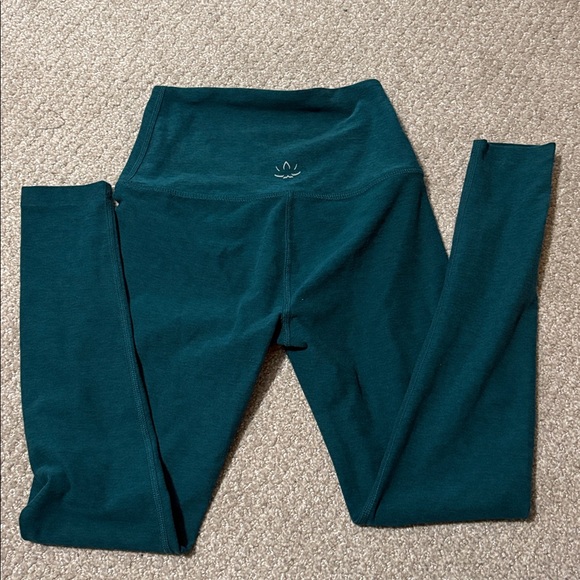 Like new beyond yoga caught in the midi leggings - Picture 3 of 3